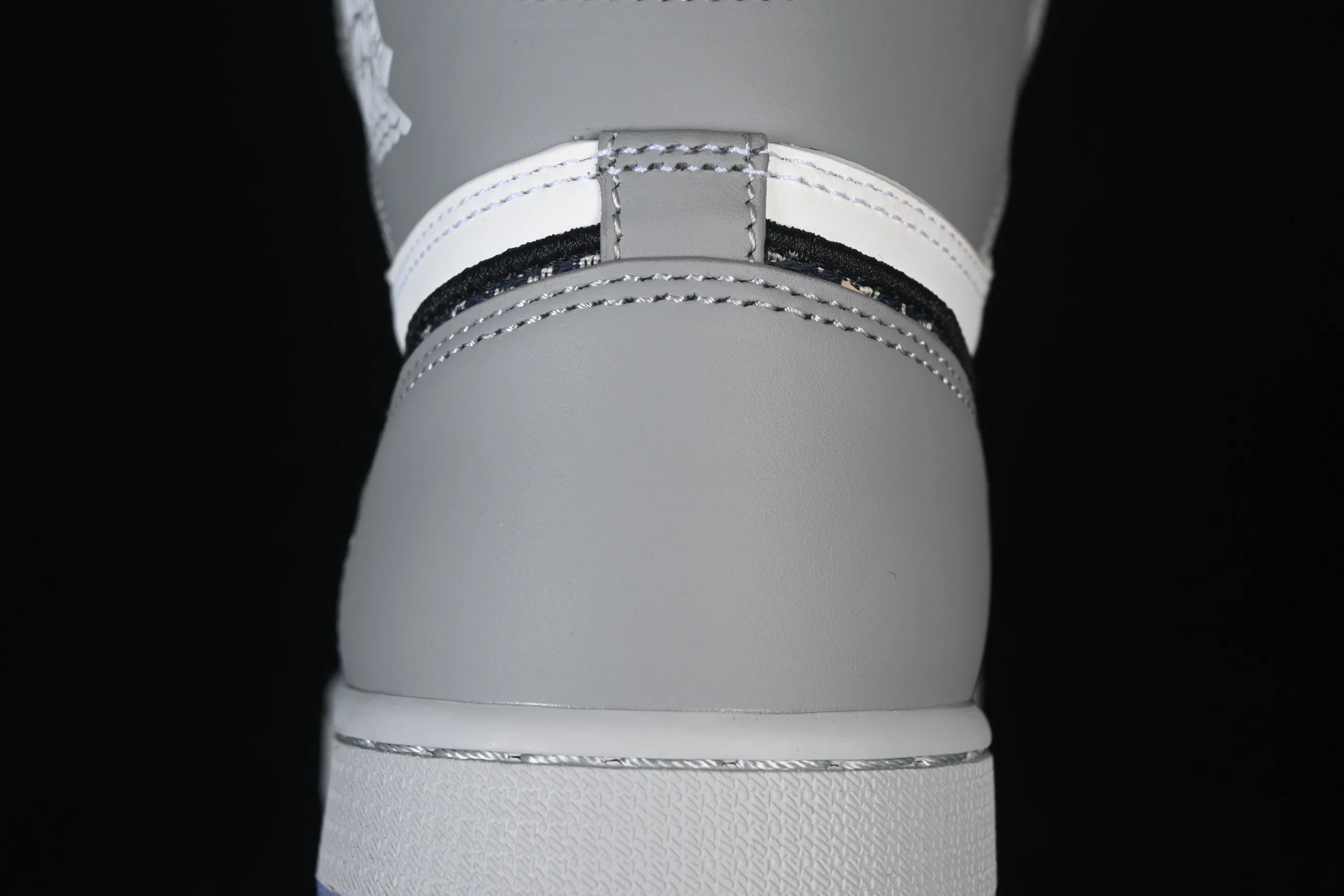 All categories Air Jordan Jordan series basketball shoes Air Jordan 1 High Dior x Air Jordan 1 Low AJ1 Joe 1 Dior joint white gray high top CN8607-002